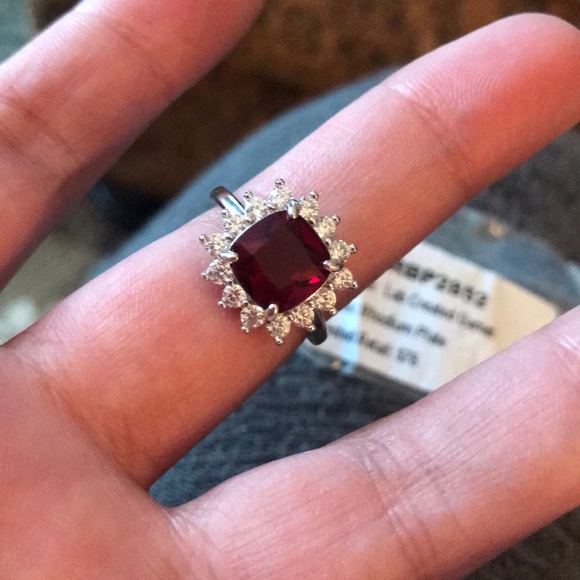 Brand New beautiful size 8 garnet ring - Picture 9 of 9